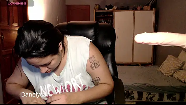 DanelyLopez online show from 05-08-26, 01:20
