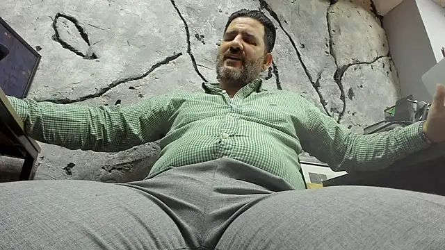 Snapshot of Maxi_TheBigDaddy chatting on 10-21-25, 11:42 Maxi TheBigDaddy online show from 10-21-25, 11:42