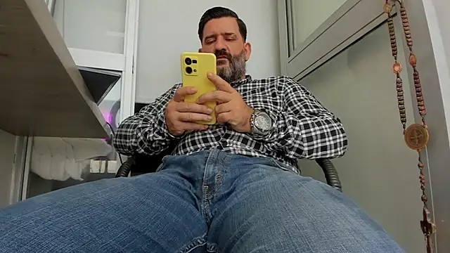 Maxi TheBigDaddy online show from 03-25-26, 01:32