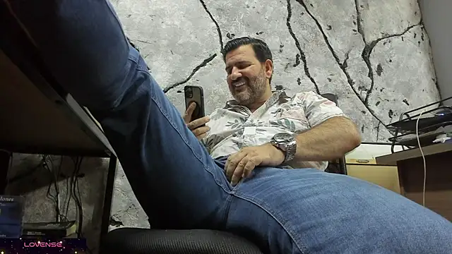 Snapshot of Maxi_TheBigDaddy chatting on 10-01-25, 09:07 Maxi TheBigDaddy online show from 10-01-25, 09:07