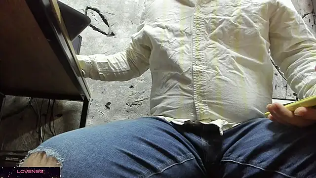 Snapshot of Maxi_TheBigDaddy chatting on 10-12-25, 01:23 Maxi TheBigDaddy online show from 10-12-25, 01:23