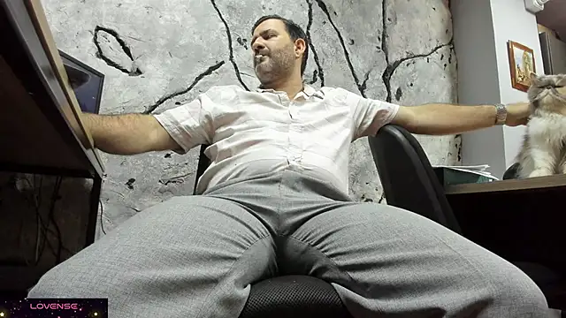 Snapshot of Maxi_TheBigDaddy chatting on 09-25-25, 10:21 Maxi TheBigDaddy online show from 09-25-25, 10:21