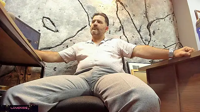 Snapshot of Maxi_TheBigDaddy chatting on 10-11-25, 03:46 Maxi TheBigDaddy online show from 10-11-25, 03:46
