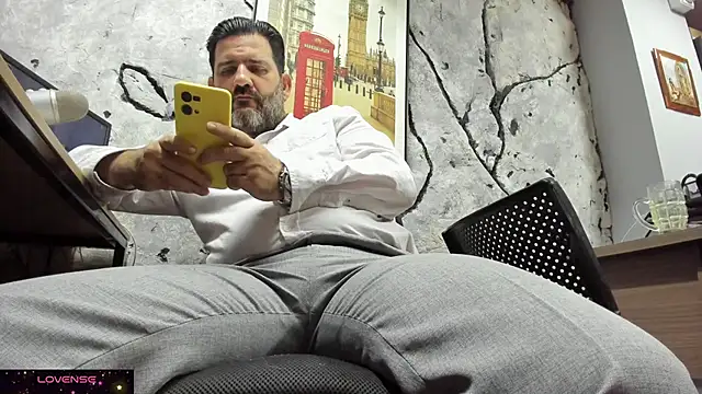 Maxi TheBigDaddy online show from 10-31-25, 11:18