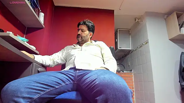 Snapshot of Maxi_TheBigDaddy chatting on 03-06-25, 12:19 Maxi TheBigDaddy online show from 03-06-25, 12:19