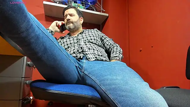 Snapshot of Maxi_TheBigDaddy chatting on 03-12-25, 12:26 Maxi TheBigDaddy online show from 03-12-25, 12:26