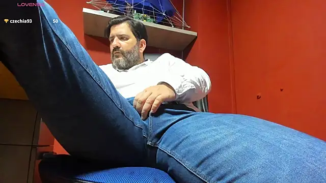 Snapshot of Maxi_TheBigDaddy chatting on 03-21-25, 04:07 Maxi TheBigDaddy online show from 03-21-25, 04:07