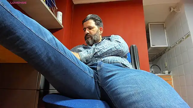 Snapshot of Maxi_TheBigDaddy chatting on 02-28-25, 09:23 Maxi TheBigDaddy online show from 02-28-25, 09:23