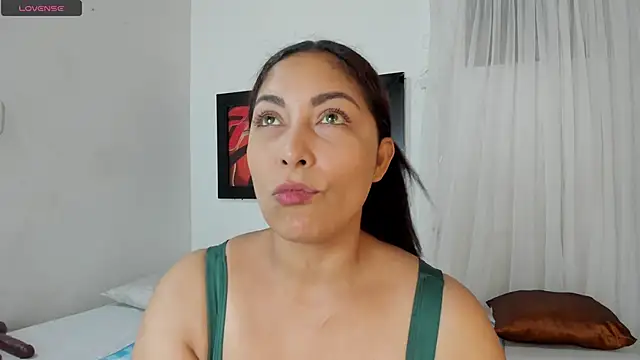 Lauralove 69 online show from 05-18-26, 09:19