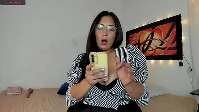 Lauralove 69 online show from 04-25-26, 09:01
