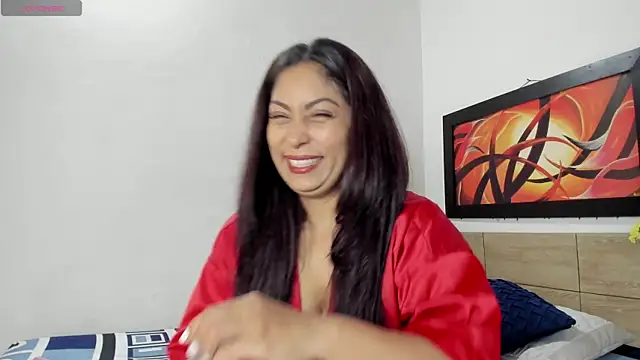 Snapshot of Lauralove_69 chatting on 06-26-26, 10:43 Lauralove 69 online show from 06-26-26, 10:43