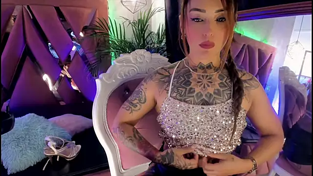 Snapshot of Megan_inked chatting on 03-01-25, 06:46 Megan inked online show from 03-01-25, 06:46