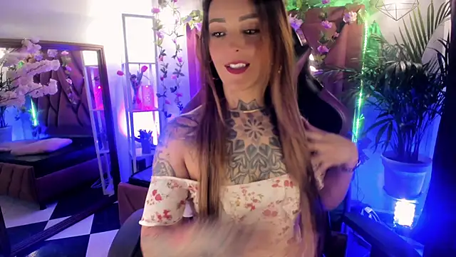 Snapshot of Megan_inked chatting on 03-22-25, 03:09 Megan inked online show from 03-22-25, 03:09
