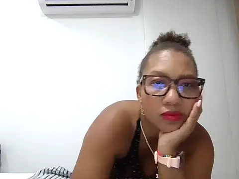 Snapshot of megan-hotxx chatting on 06-20-26, 01:10 megan-hotxx online show from 06-20-26, 01:10