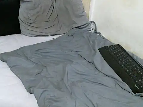 Snapshot of Rator_2 chatting on 01-18-26, 07:28 Rator 2 online show from 01-18-26, 07:28