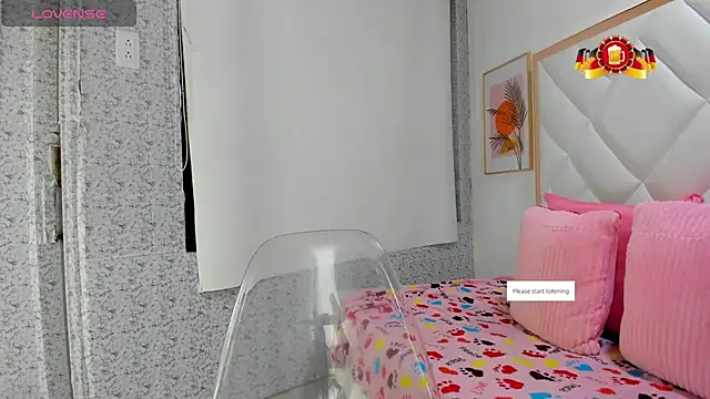 Snapshot of EmiliBonnie chatting on 10-01-25, 11:08 EmiliBonnie online show from 10-01-25, 11:08