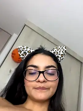 Snapshot of Cat2525 chatting on 10-31-25, 02:52 Cat2525 online show from 10-31-25, 02:52