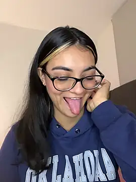 Snapshot of Cat2525 chatting on 01-11-26, 02:29 Cat2525 online show from 01-11-26, 02:29