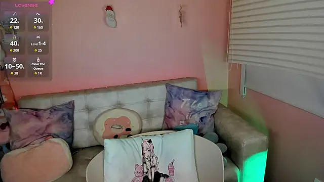 tinysara online show from 12-20-25, 04:32