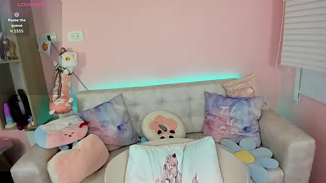 tinysara online show from 11-28-25, 04:18