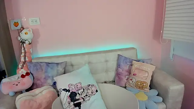 tinysara online show from 12-01-25, 04:41