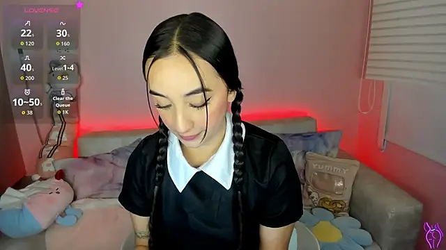 tinysara online show from 03-06-26, 04:24