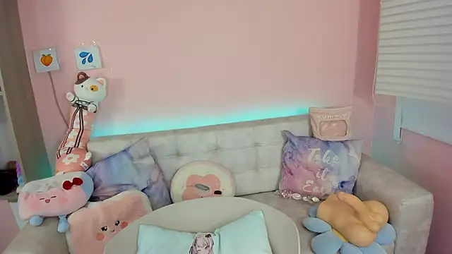 tinysara online show from 11-15-25, 04:22