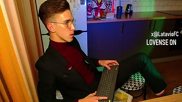 Midnighter  online show from 09-22-25, 03:12