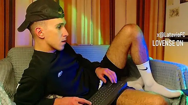 Snapshot of Midnighter_ chatting on 11-21-25, 12:48 Midnighter online show from 11-21-25, 12:48