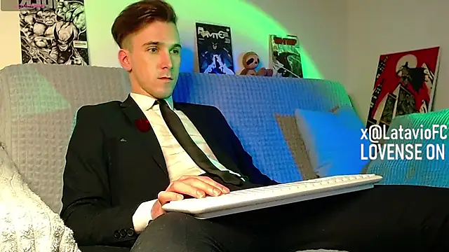 Midnighter  online show from 05-04-26, 08:33
