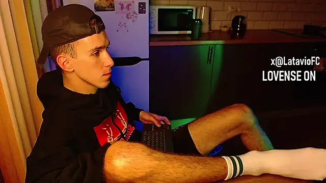 Midnighter  online show from 09-28-25, 03:24