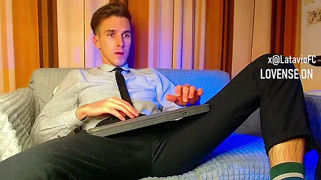 Snapshot of Midnighter_ chatting on 11-22-25, 12:54 Midnighter online show from 11-22-25, 12:54