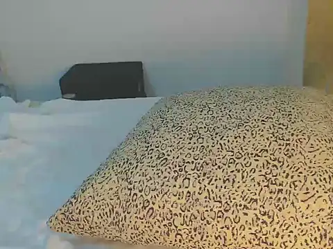 Snapshot of wetmypants chatting on 10-04-25, 08:38 wetmypants online show from 10-04-25, 08:38