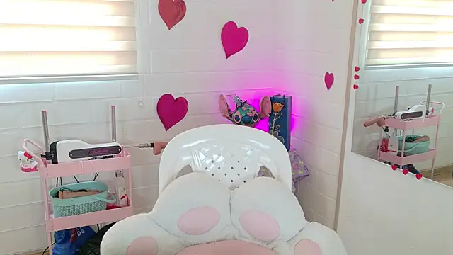 Snapshot of megan_doll2 chatting on 02-08-26, 06:38 megan doll2 online show from 02-08-26, 06:38