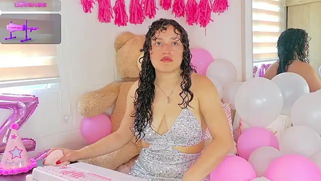 Snapshot of megan_doll2 chatting on 05-08-26, 04:55 megan doll2 online show from 05-08-26, 04:55