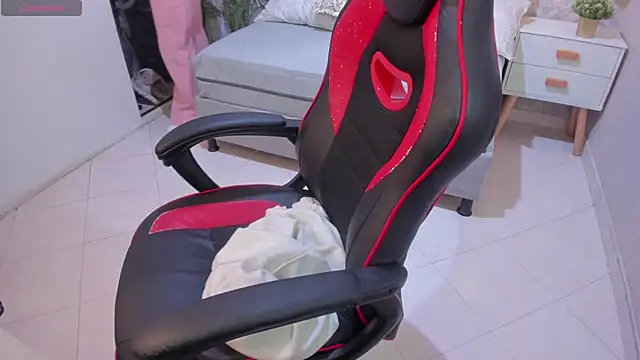 scarlet miller1 online show from 10-18-25, 12:07