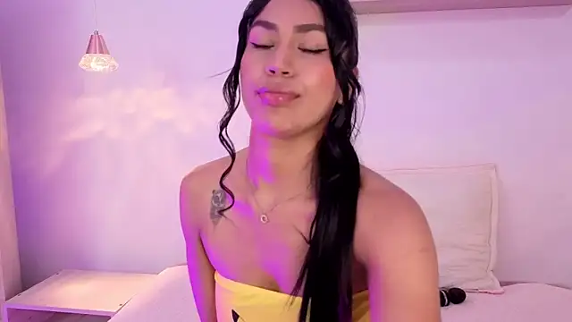 Caroliina Saenz online show from 11-24-25, 07:14