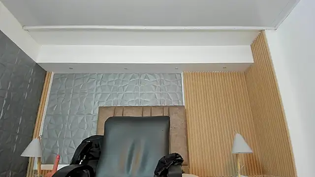 charlottewhitte online show from 04-15-26, 10:54