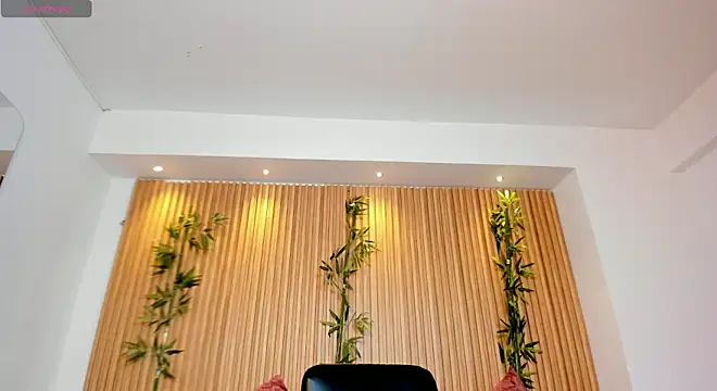 Snapshot of charlottewhitte chatting on 06-12-26, 12:14 charlottewhitte online show from 06-12-26, 12:14