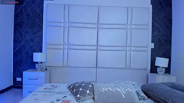 charlottewhitte online show from 04-10-26, 12:12