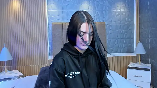 charlottewhitte online show from 12-15-25, 02:23