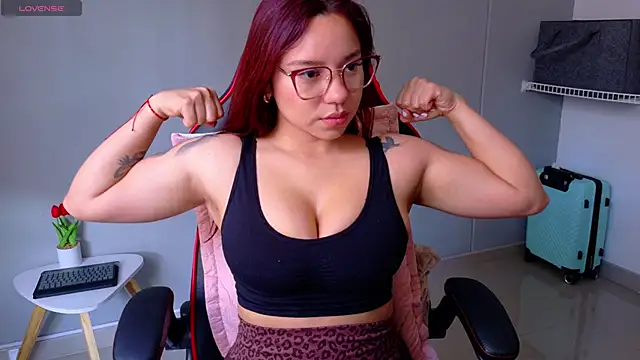 Snapshot of samantha_tattu chatting on 05-15-26, 07:01 samantha tattu online show from 05-15-26, 07:01