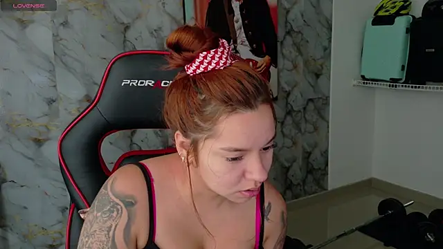 Snapshot of samantha_tattu chatting on 10-15-25, 06:16 samantha tattu online show from 10-15-25, 06:16