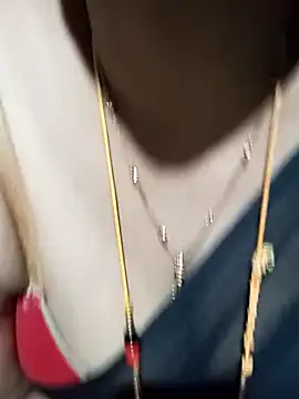 Snapshot of tuttifrutti17 chatting on 10-27-25, 06:09 tuttifrutti17 online show from 10-27-25, 06:09