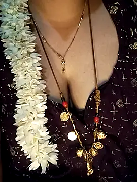 Snapshot of tuttifrutti17 chatting on 03-16-25, 06:42 tuttifrutti17 online show from 03-16-25, 06:42