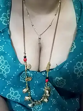 Snapshot of tuttifrutti17 chatting on 03-16-25, 05:39 tuttifrutti17 online show from 03-16-25, 05:39