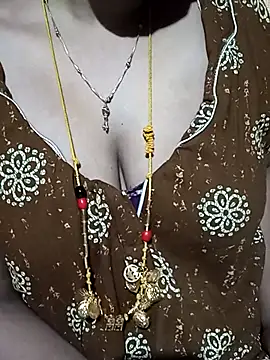 Snapshot of tuttifrutti17 chatting on 11-18-25, 05:05 tuttifrutti17 online show from 11-18-25, 05:05