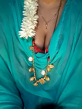 Snapshot of tuttifrutti17 chatting on 02-15-25, 06:01 tuttifrutti17 online show from 02-15-25, 06:01