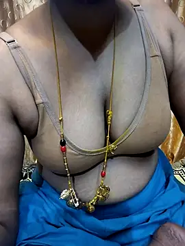 Snapshot of tuttifrutti17 chatting on 02-14-26, 05:35 tuttifrutti17 online show from 02-14-26, 05:35