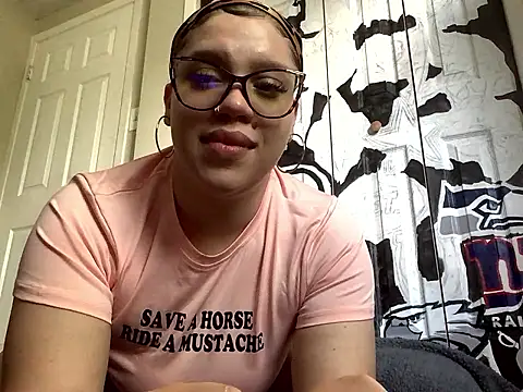 QueenNuttCollector online show from 05-08-26, 04:33